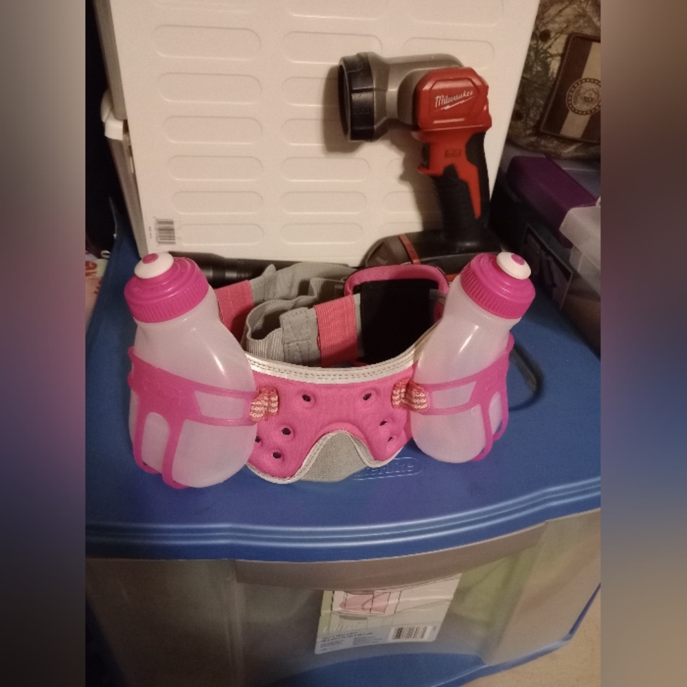 PINK FUEL BELT NEVER USED